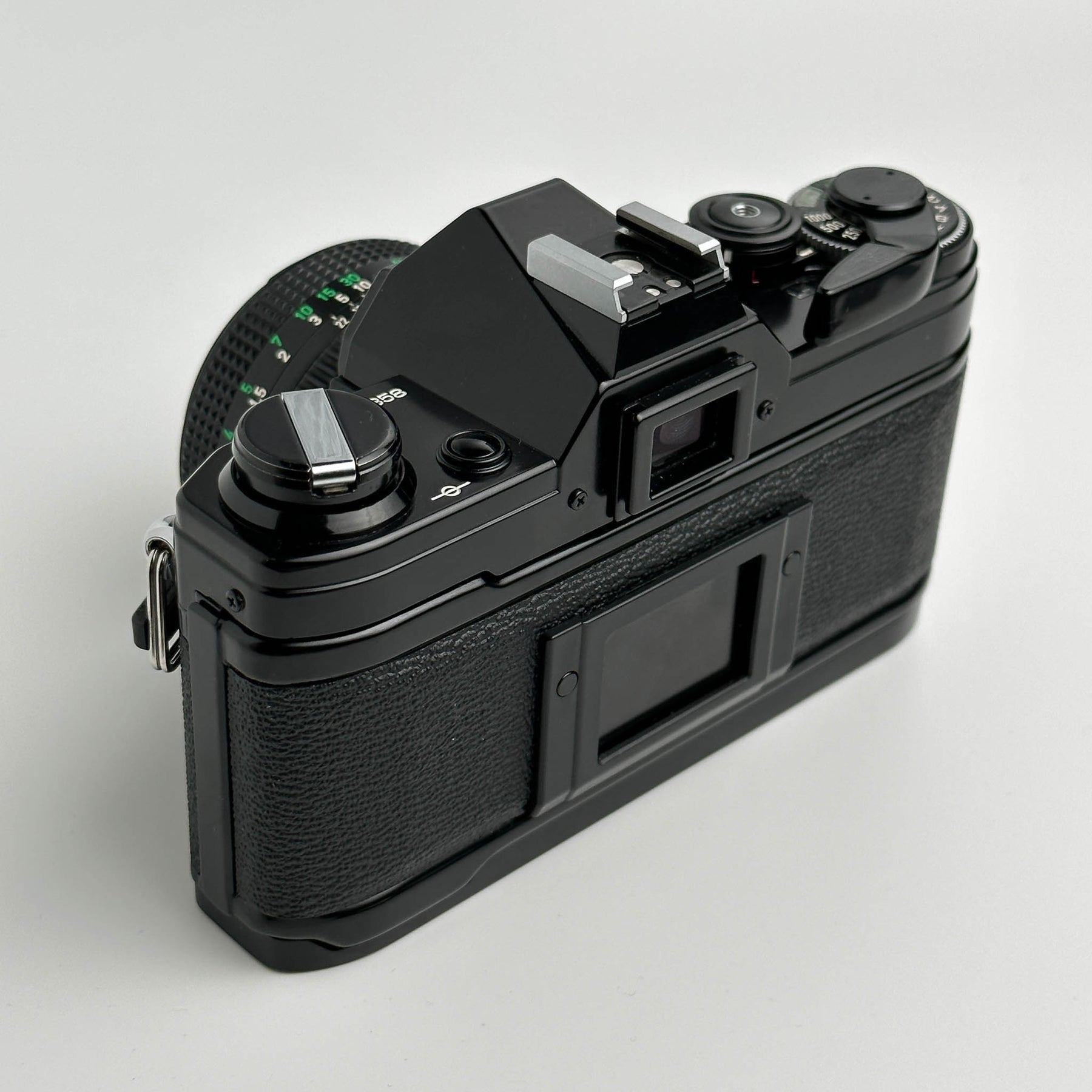 Analog Box N°60 - Canon AE-1 "Black edition" & FD 50mm f/1.8