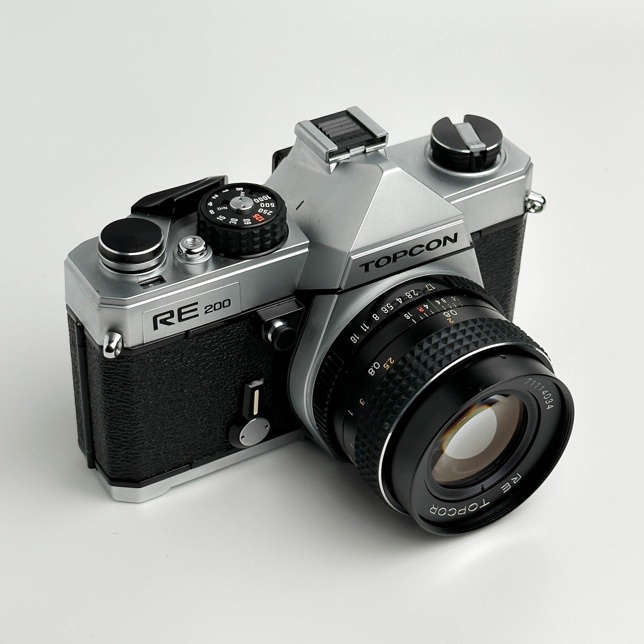 Topcon RE 200 & RE Topcor 55mm f/1.7 - Film Camera - 190€