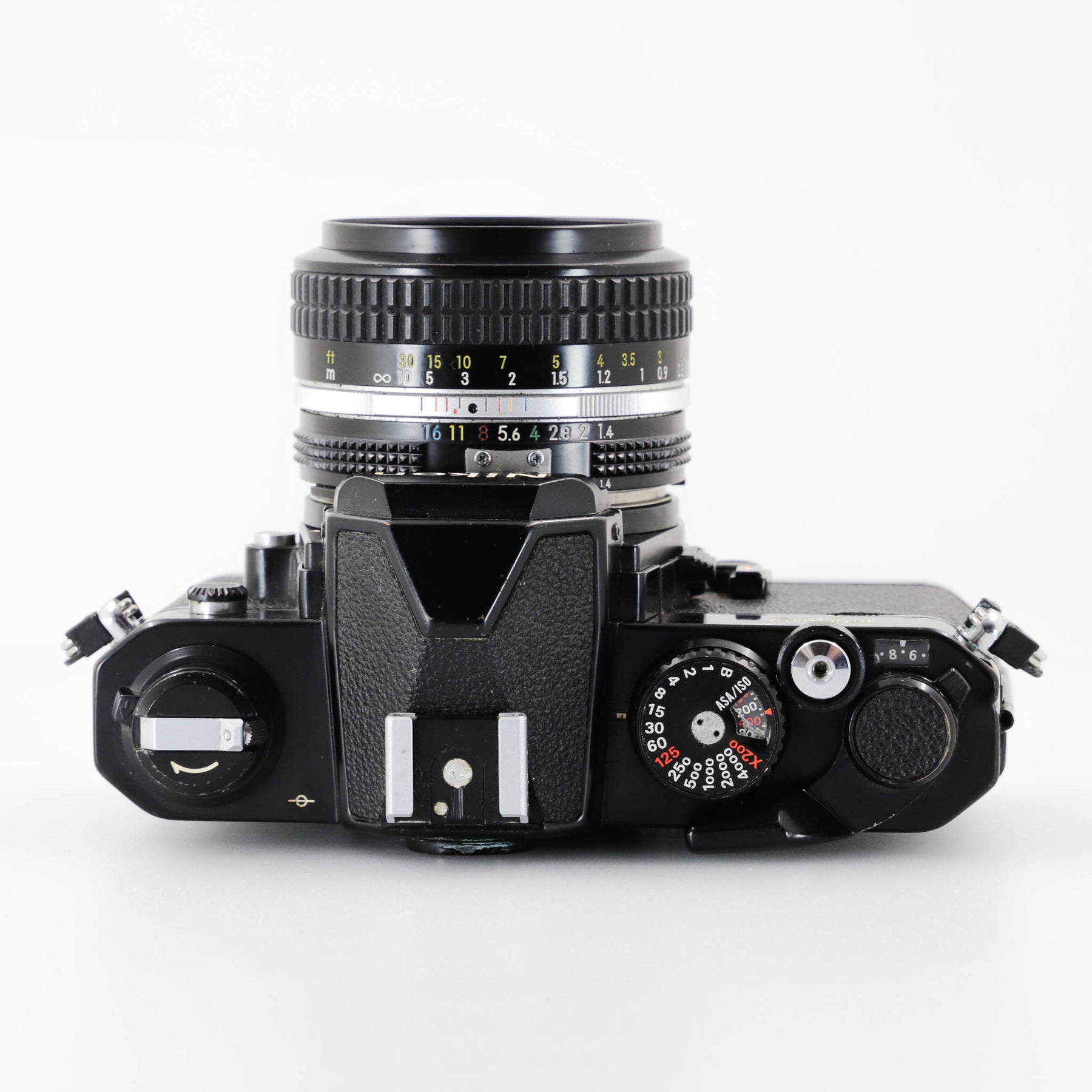Boîtier d'appareil photo argentique 35 mm reflex argenté Boîtier d'appareil photo argentique 35 mm reflex argenté