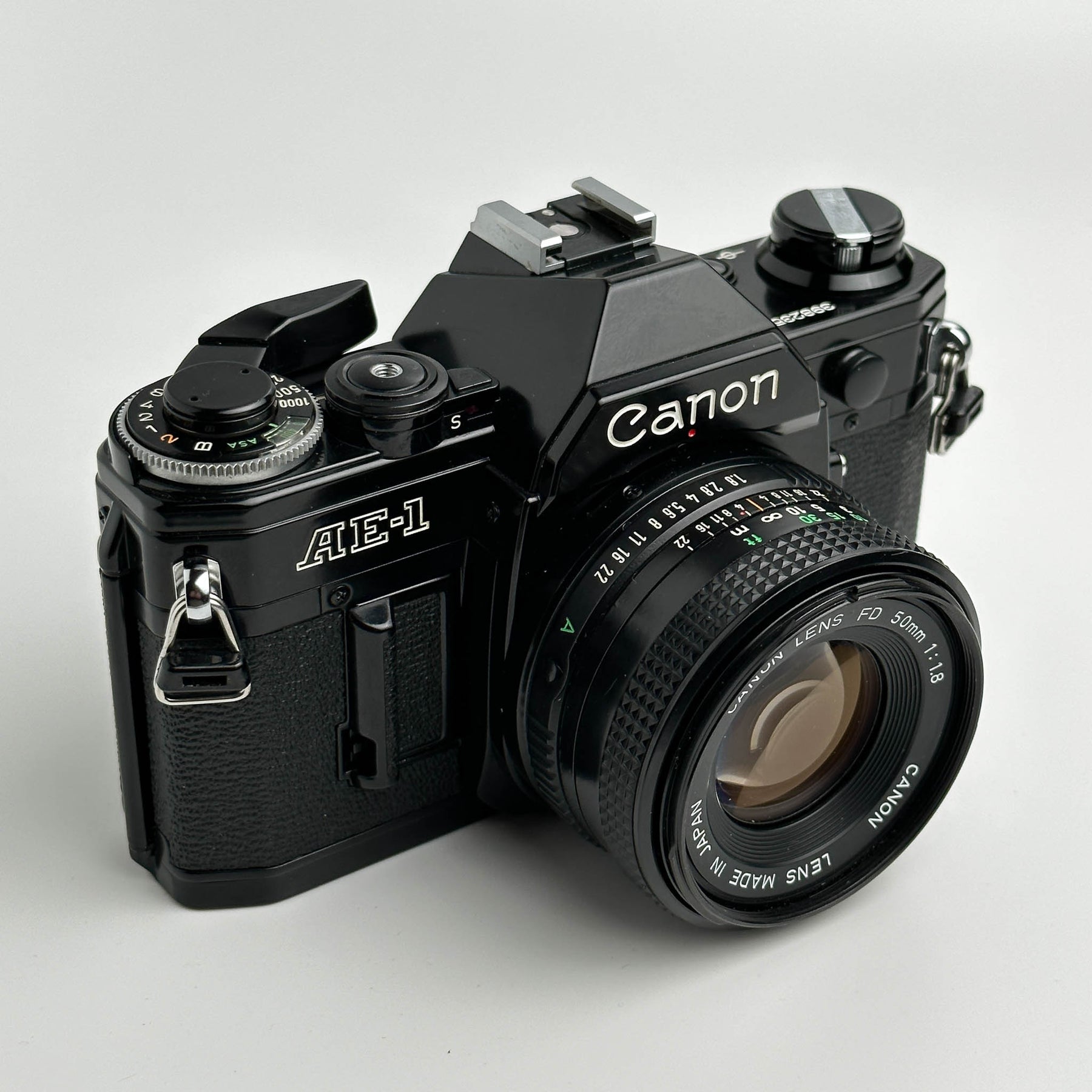 Analog Box N°60 - Canon AE-1 "Black edition" & FD 50mm f/1.8