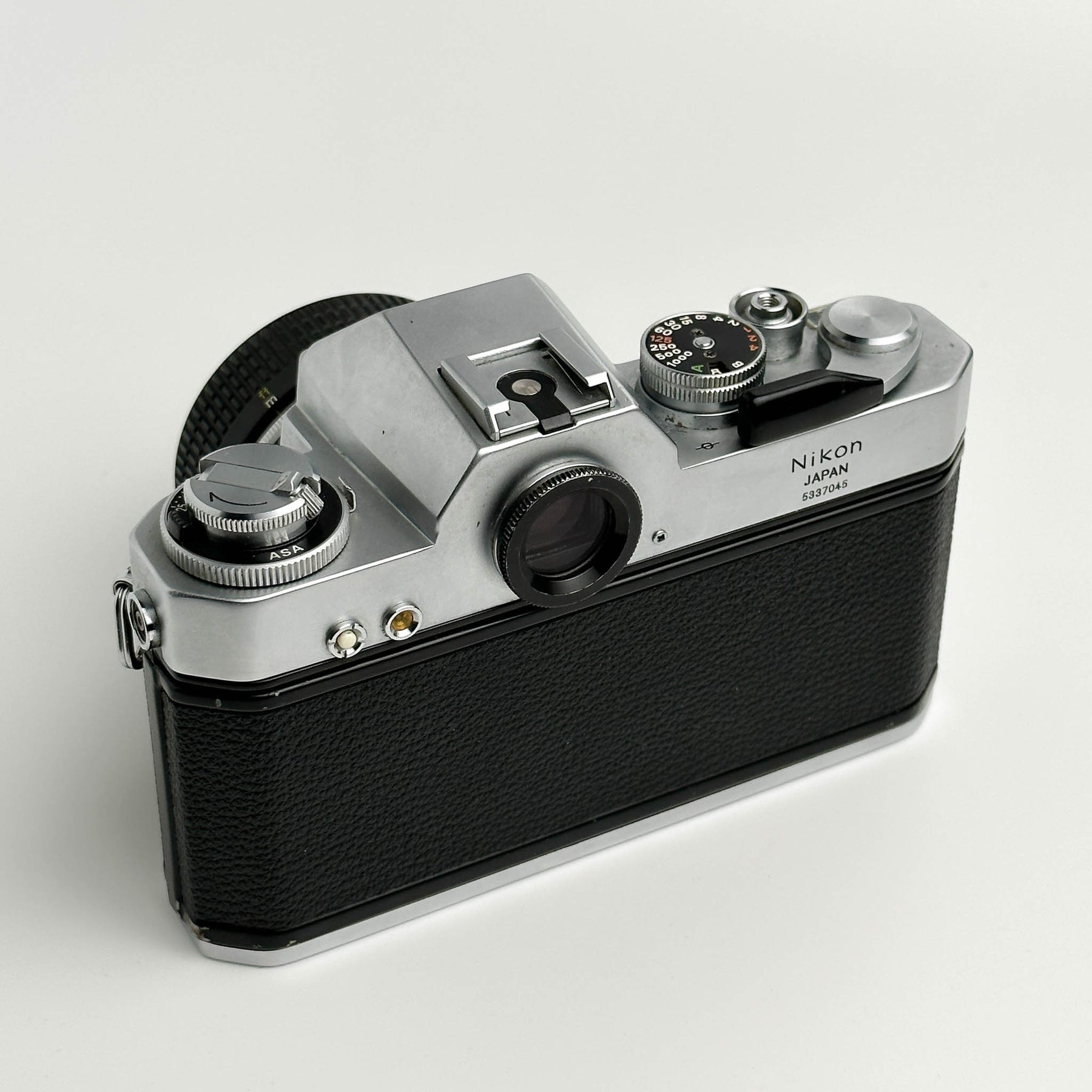Analog Box N°35 - Nikomat EL & Nikkor 28mm f/3.5