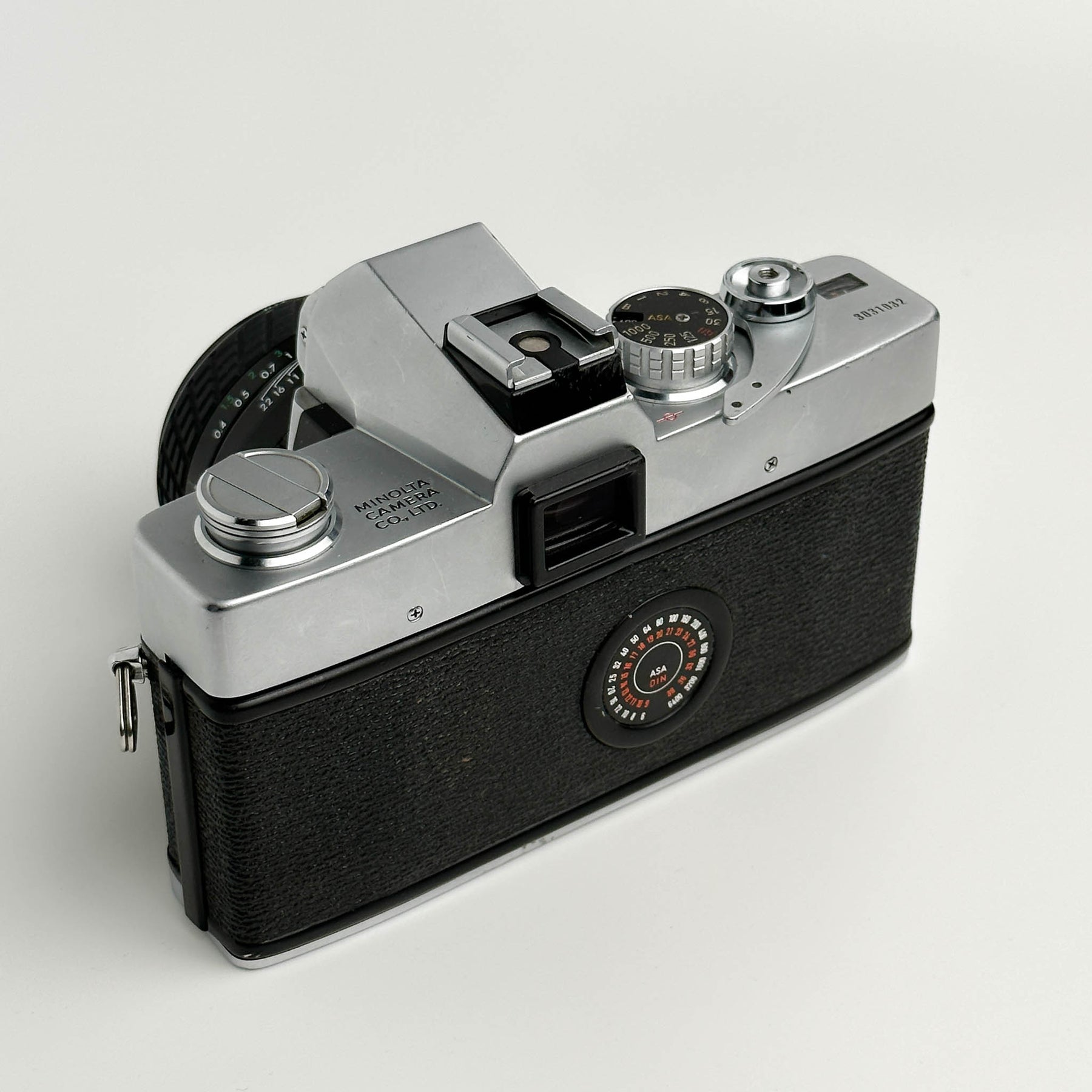 Analog Box N°37 - Minolta SRT 303 & Sigma Super Wide II 24mm f/2.8